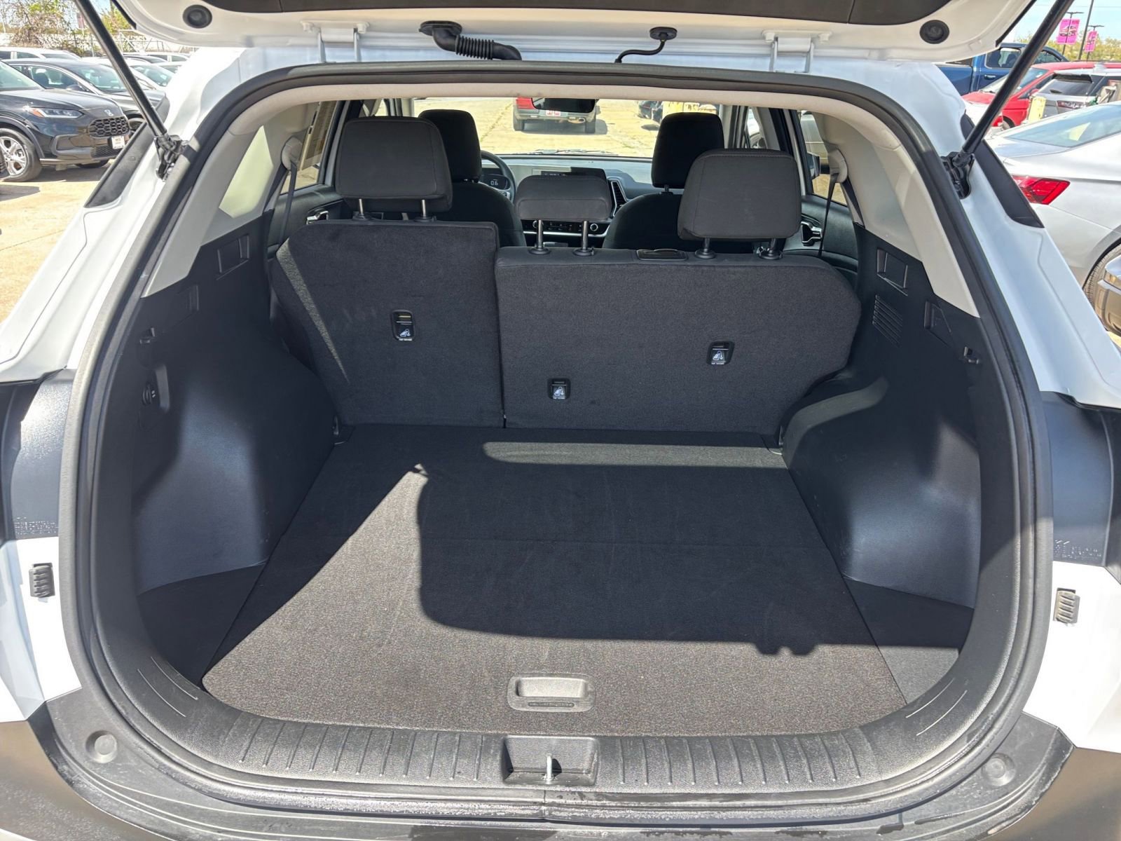 Used 2025 Kia Sportage LX FWD image 30
