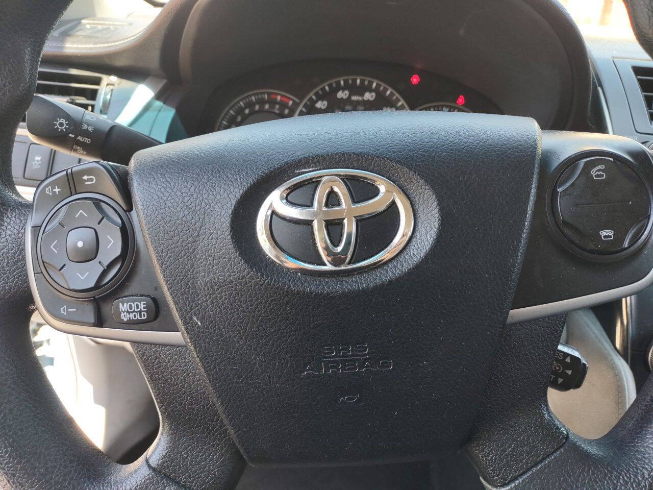 Used 2012 Toyota Camry LE FWD image 6