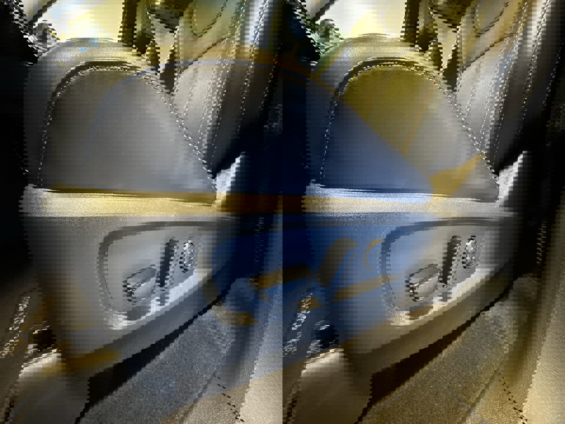 Certified 2025 INFINITI QX60 Luxe w/ Cargo Package AWD/4WD image 12