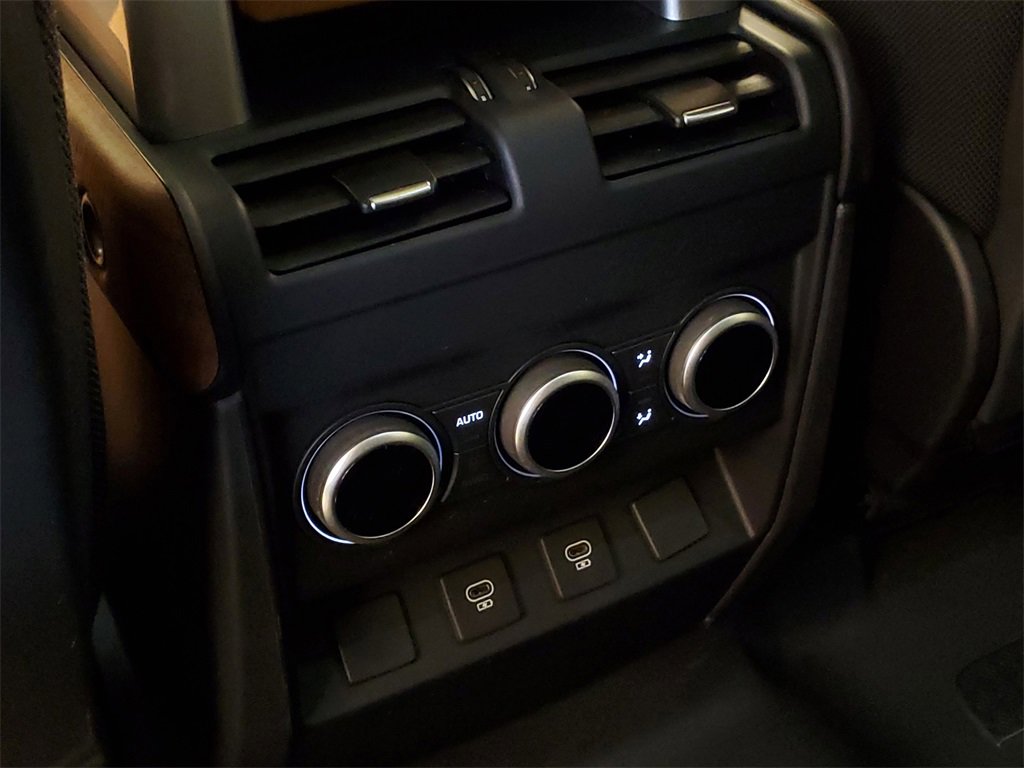 Used 2024 Land Rover Defender 130 X image 30