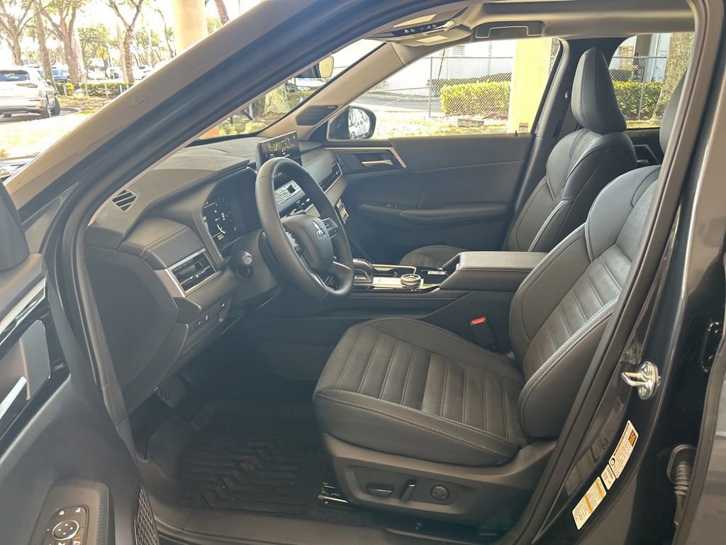New 2026 Mitsubishi Outlander SE image 5