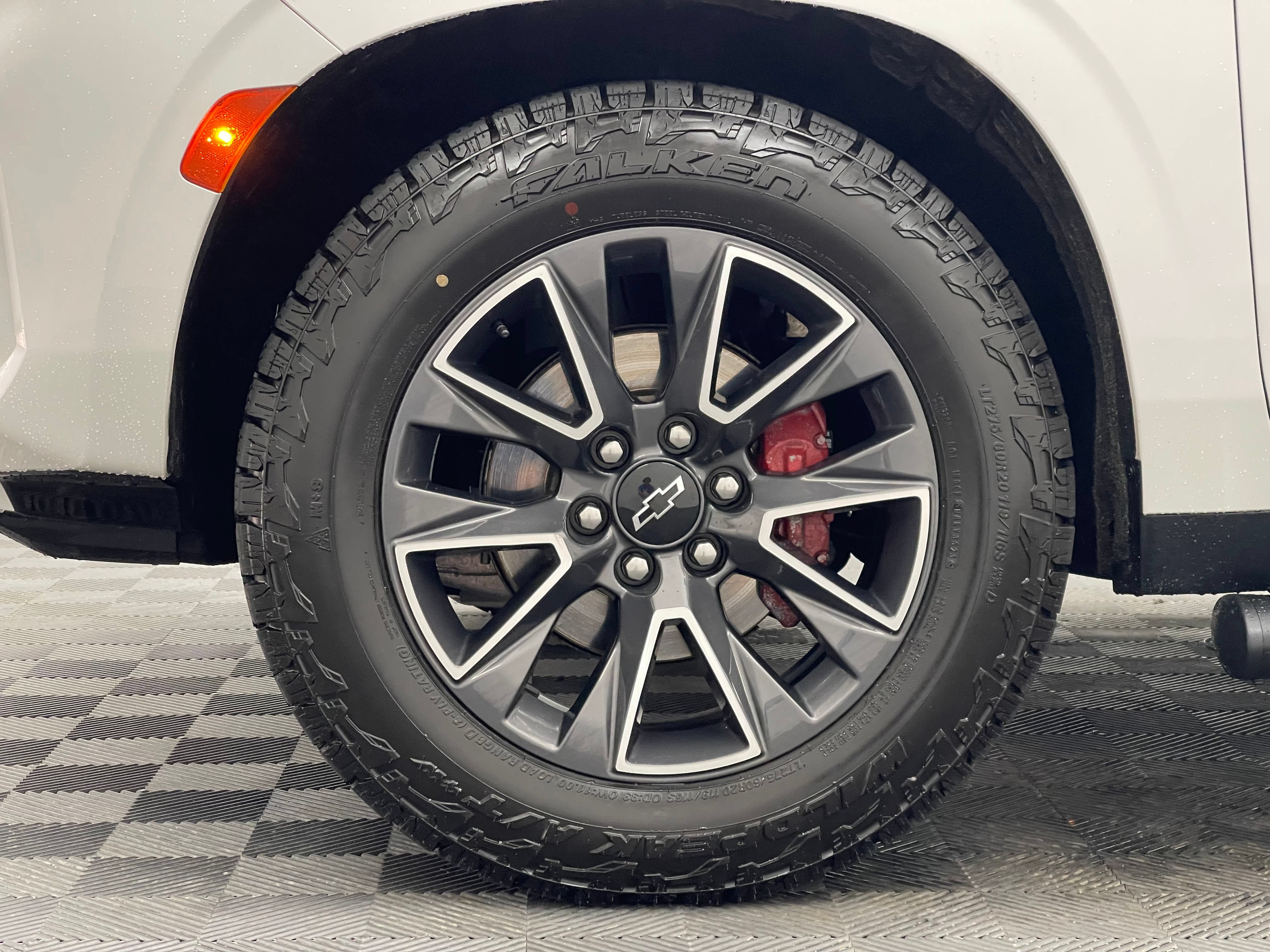 Used 2022 Chevrolet Tahoe Z71 w/ Z71 Off-Road Package AWD/4WD image 17