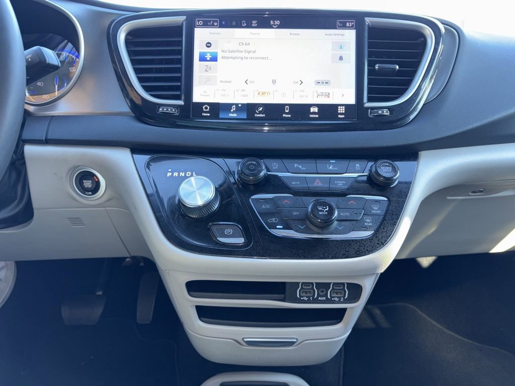 Used 2024 Chrysler Pacifica Touring-L FWD image 22