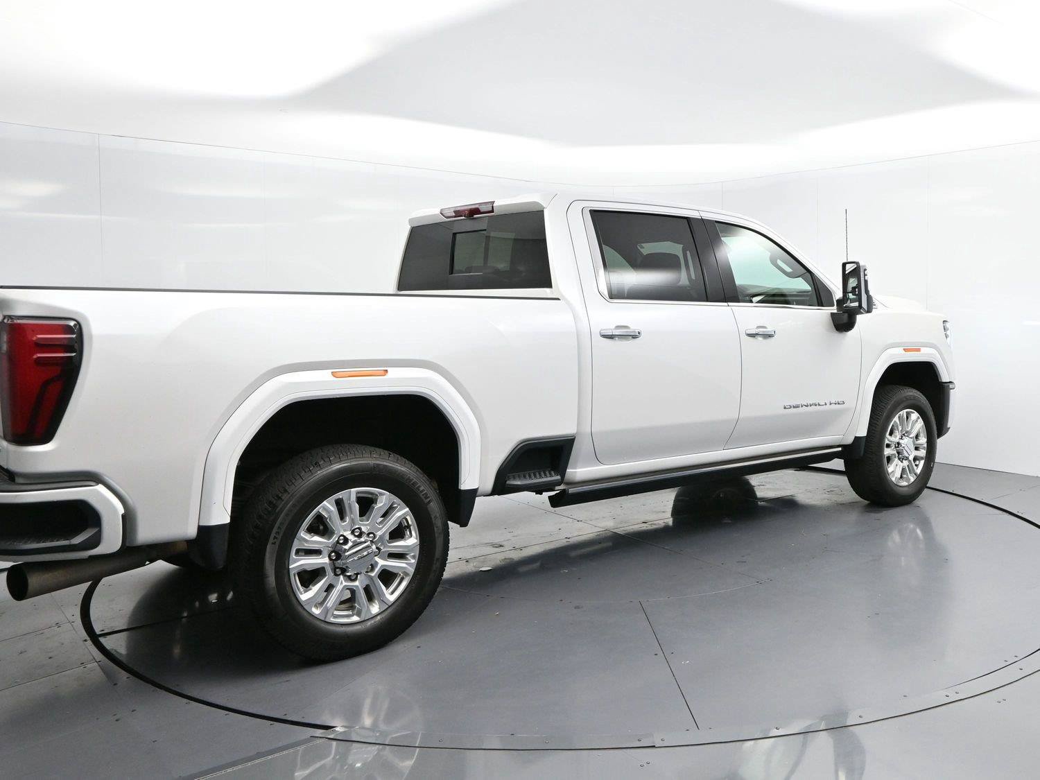 Used 2025 GMC Sierra 2500 Denali w/ Denali Reserve Package AWD/4WD image 7