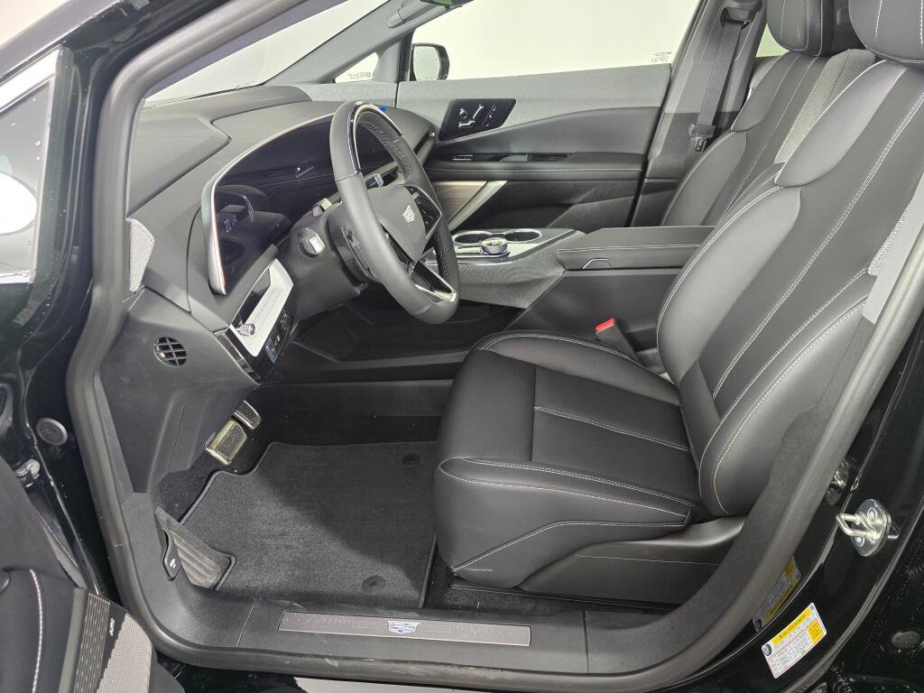 New 2026 Cadillac Optiq Luxury 1 image 25
