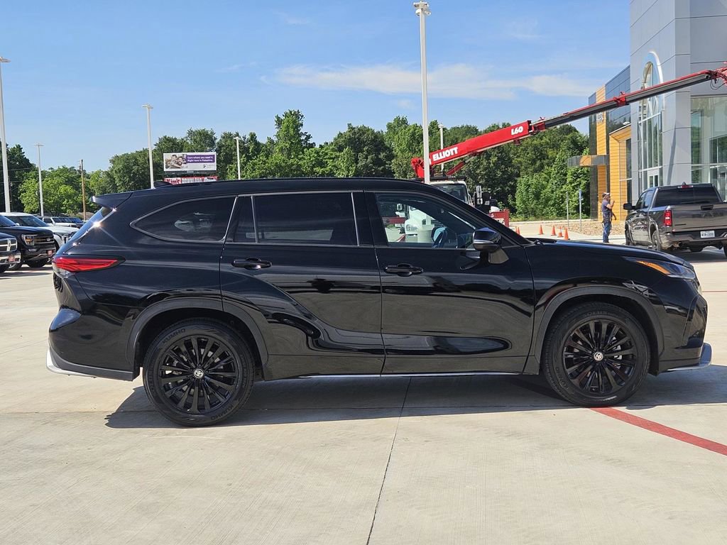 Used 2023 Toyota Highlander XSE FWD image 8