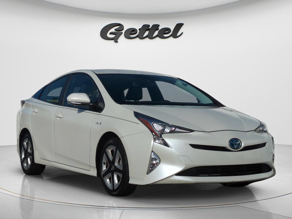Used 2017 Toyota Prius Four Touring FWD image 3