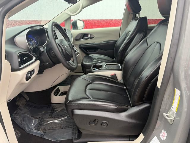 Used 2023 Chrysler Pacifica Touring-L FWD image 22