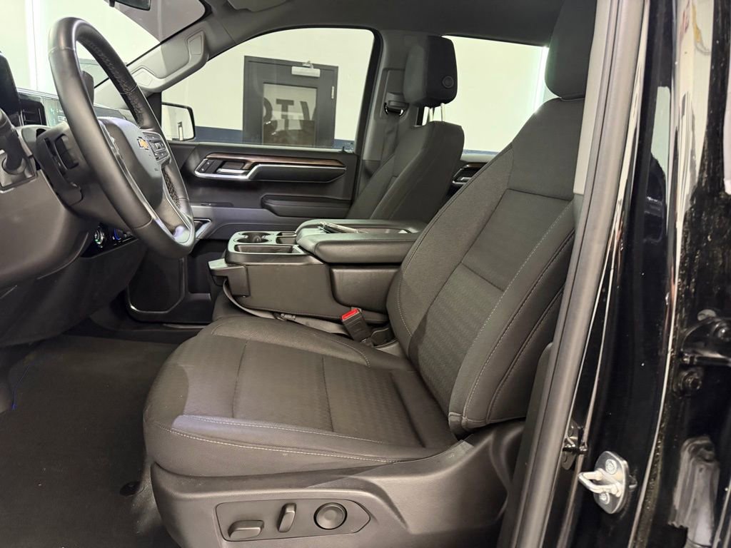 Used 2024 Chevrolet Silverado 1500 LT image 14