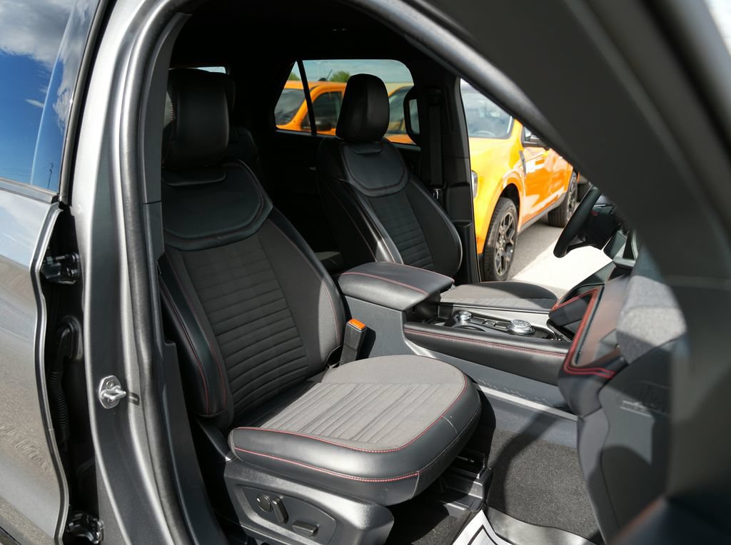 Used 2025 Ford Explorer ST-Line RWD image 23