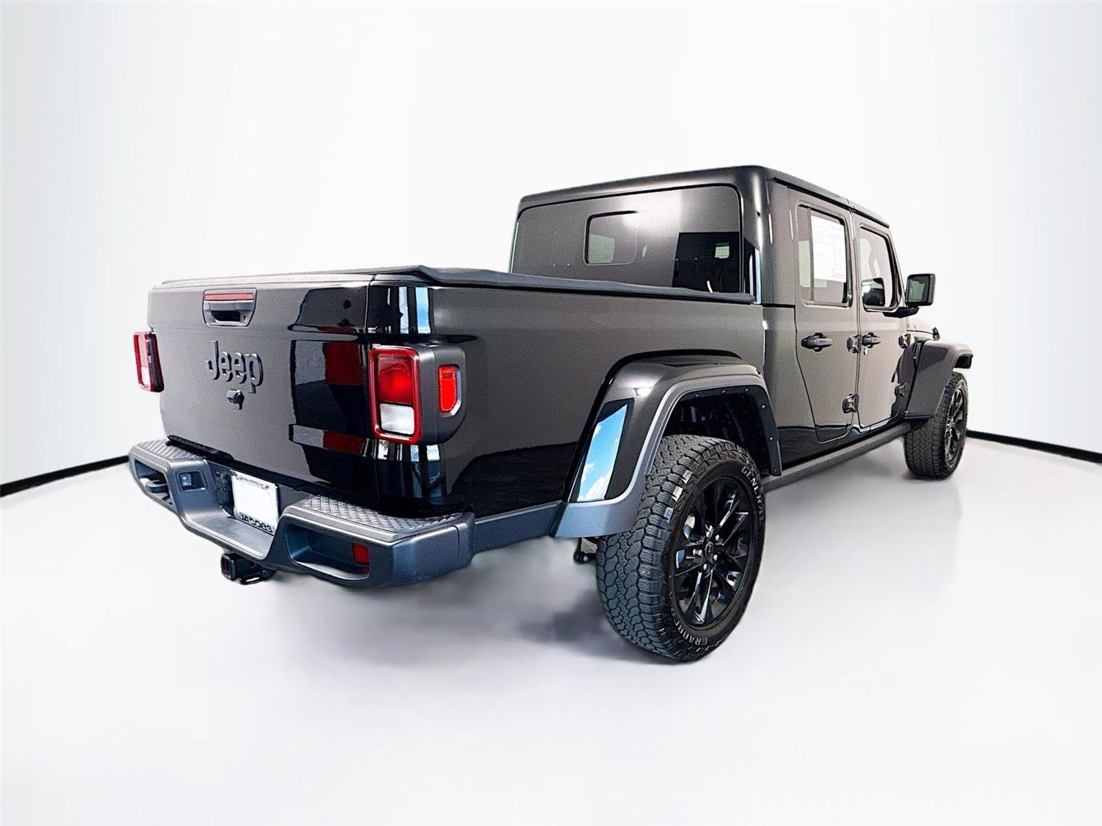 Used 2025 Jeep Gladiator Sport image 30