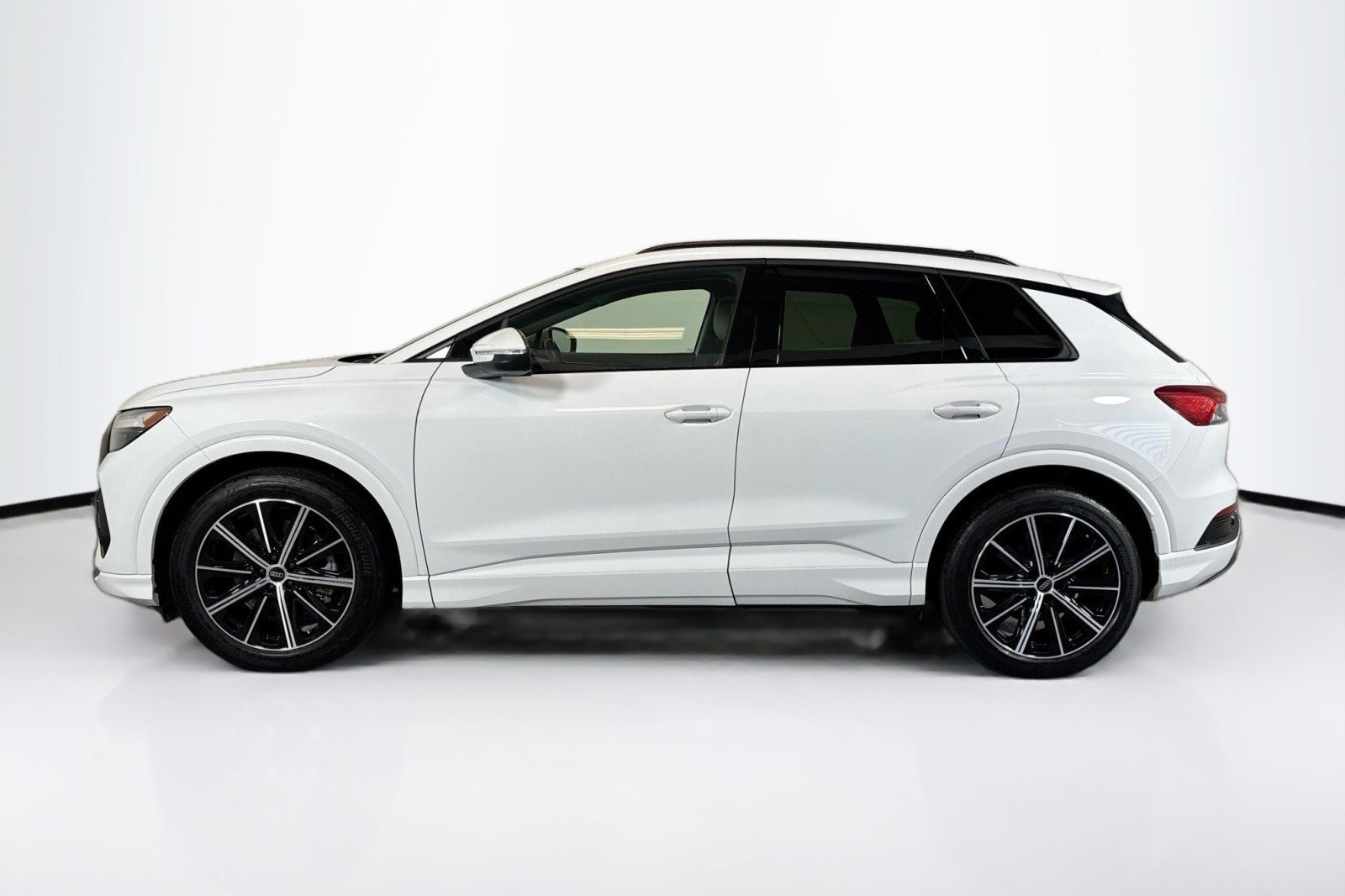 Used 2025 Audi Q4 e-tron Premium Plus image 8