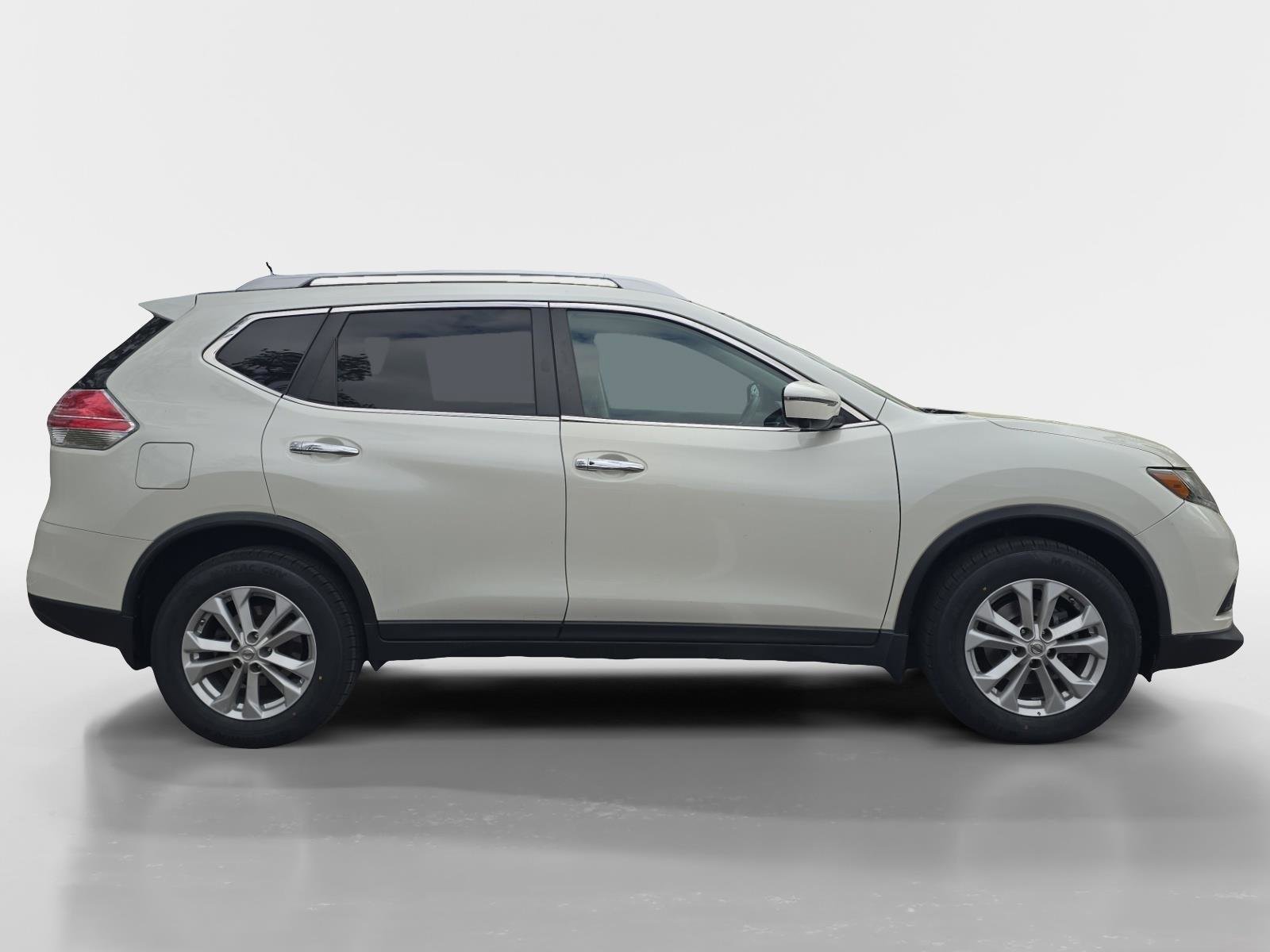 Used 2016 Nissan Rogue SV w/ SV Premium Package image 6