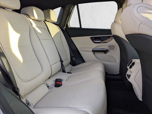Used 2025 Mercedes-Benz GLC 300 4MATIC image 27