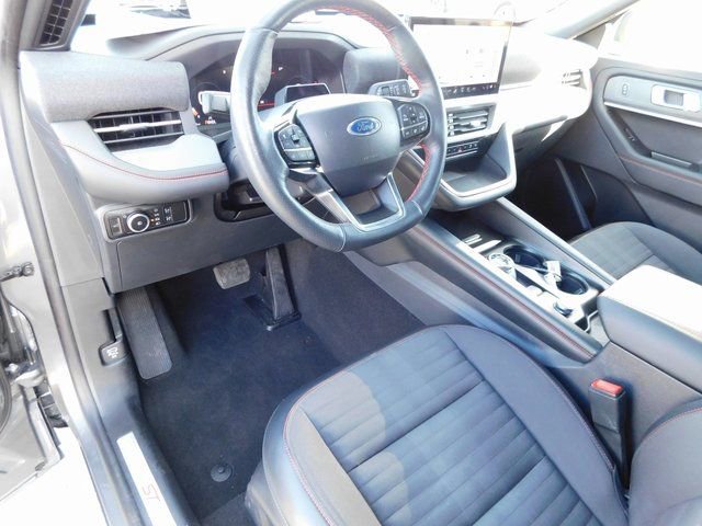 Used 2025 Ford Explorer ST-Line w/ ST-Line Street Pack image 14