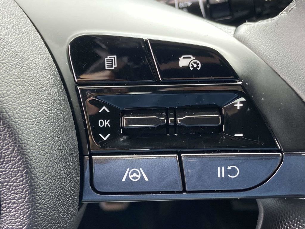 Certified 2025 Hyundai Elantra Sport image 26