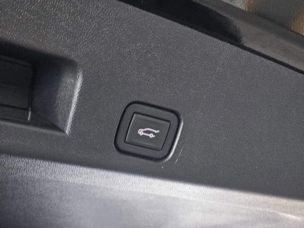 Certified 2025 Chevrolet Traverse High Country w/ LPO, Floor Liner Package AWD/4WD image 15