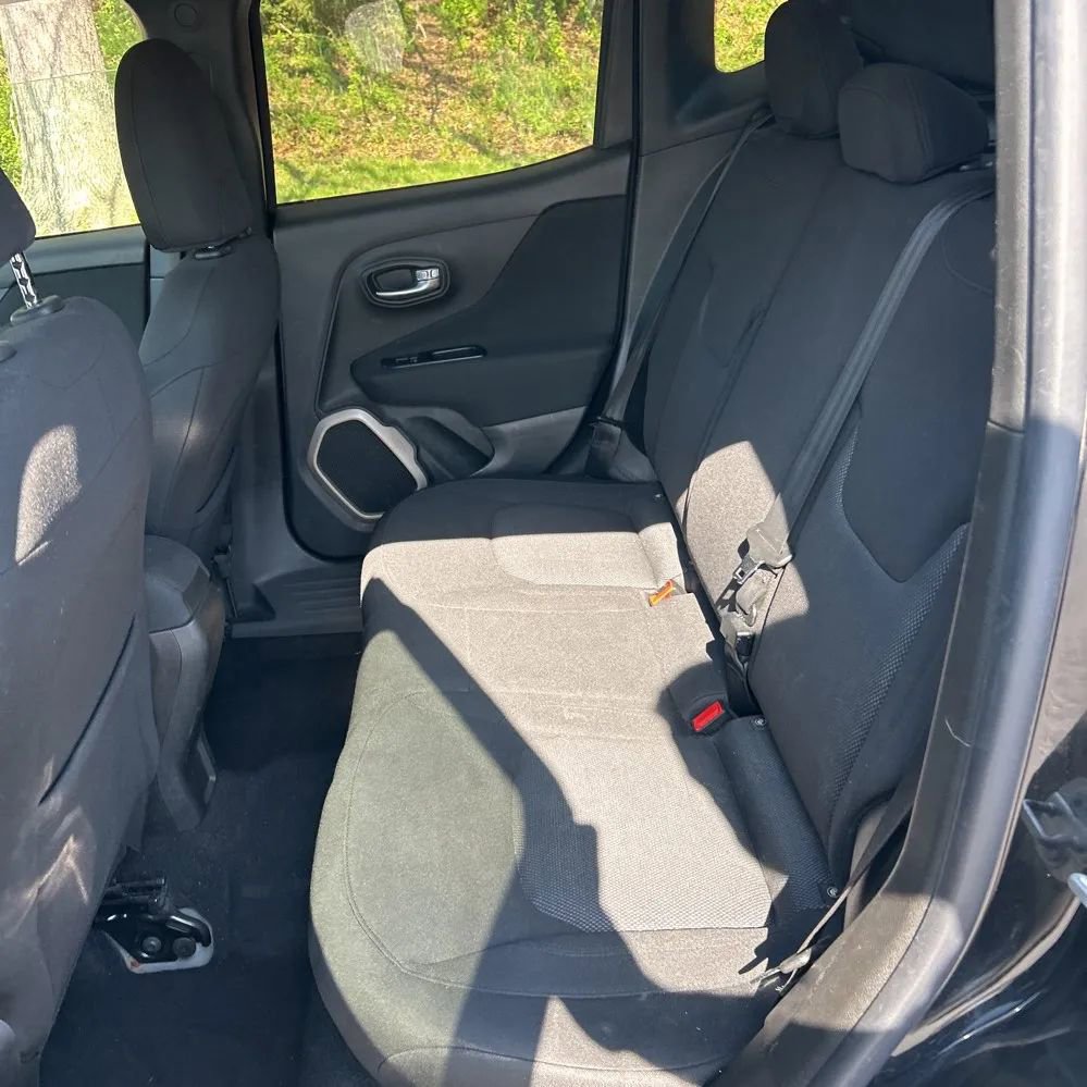 Used 2017 Jeep Renegade Latitude FWD image 6