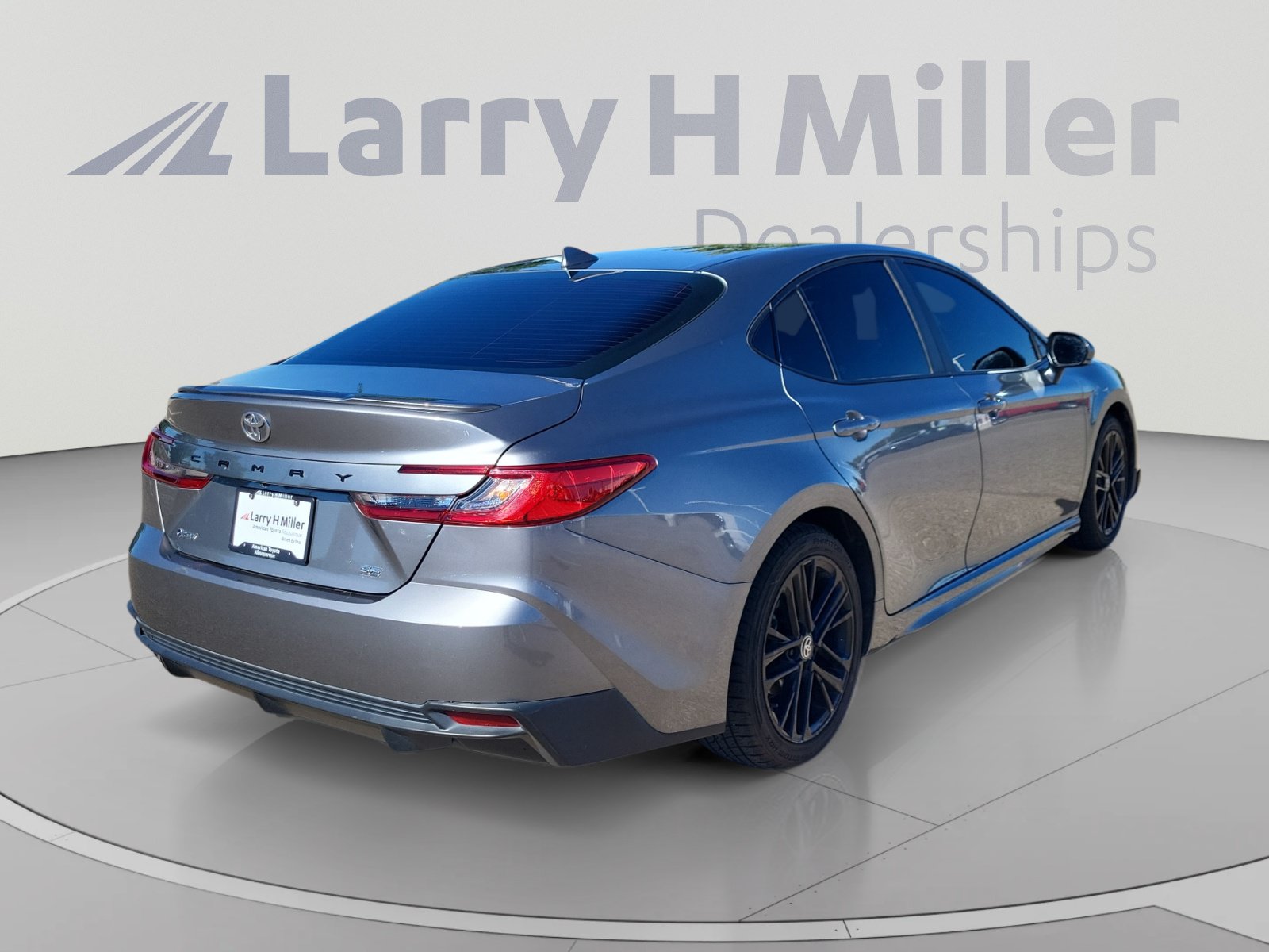 Used 2025 Toyota Camry SE FWD image 5