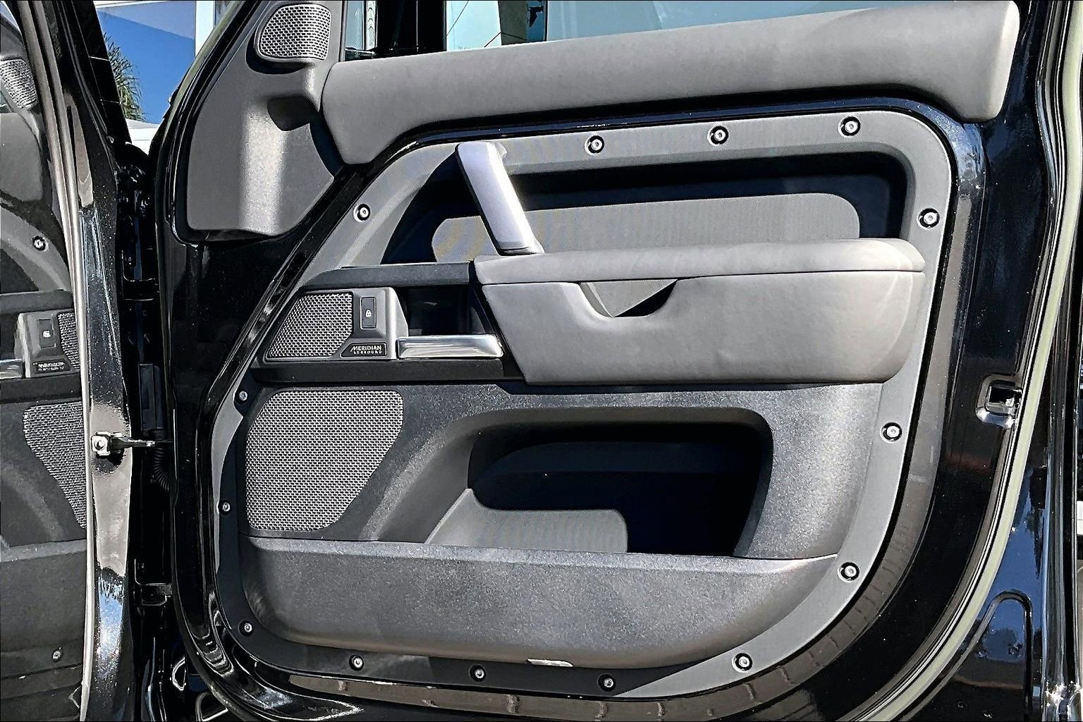 Used 2023 Land Rover Defender 110 V8 image 24