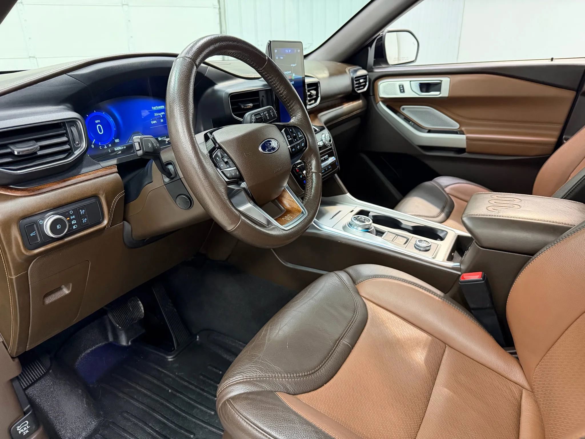 Used 2022 Ford Explorer King Ranch w/ Premium Technology Package image 11