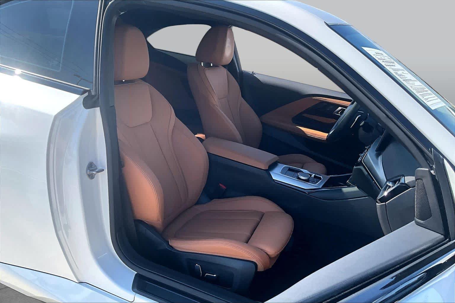 Used 2024 BMW 230i Coupe w/ Premium Package RWD image 7