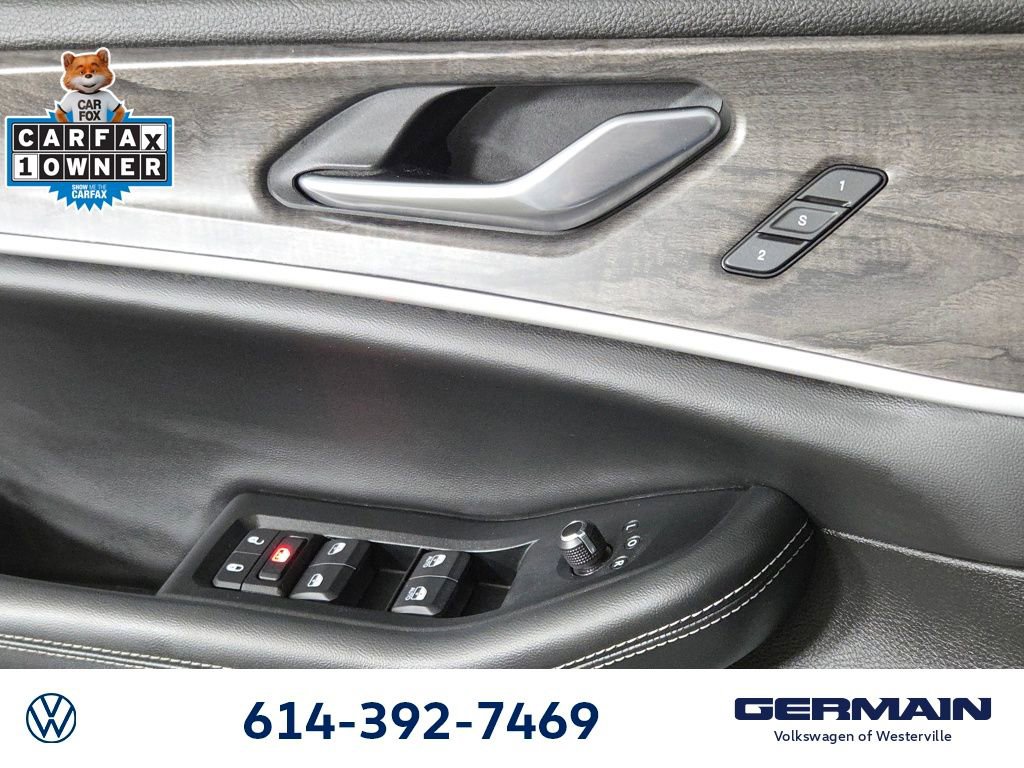 Used 2023 Jeep Grand Cherokee L Limited w/ Black Appearance Package image 25