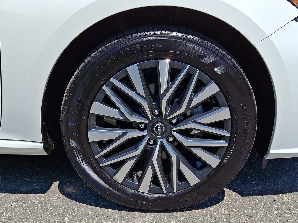 Certified 2025 Nissan Altima 2.5 SV FWD image 9