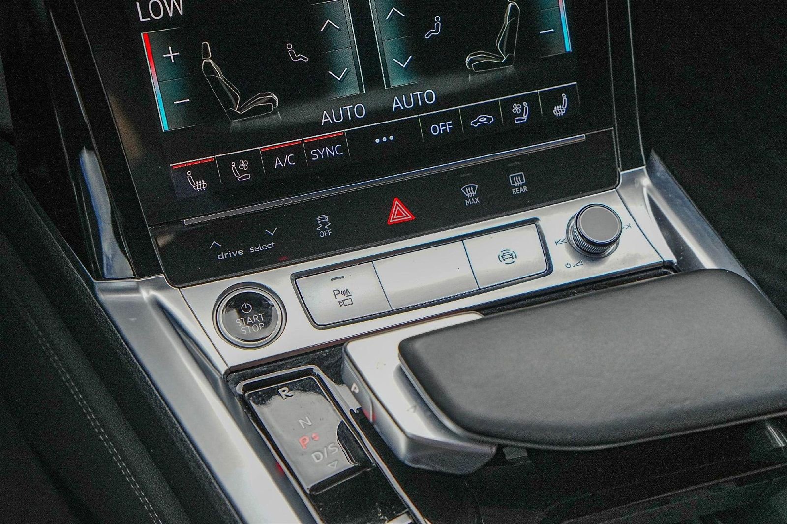 Used 2024 Audi Q8 e-tron Premium Plus image 18