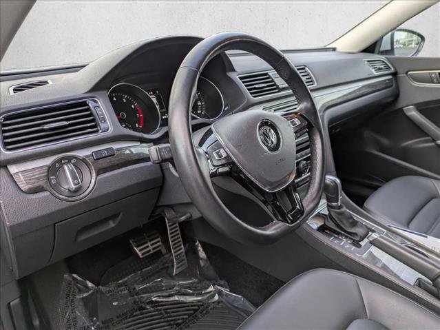 Used 2018 Volkswagen Passat 2.0T SEL Premium image 10