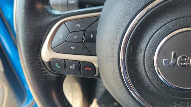 Used 2015 Jeep Renegade Latitude FWD image 21
