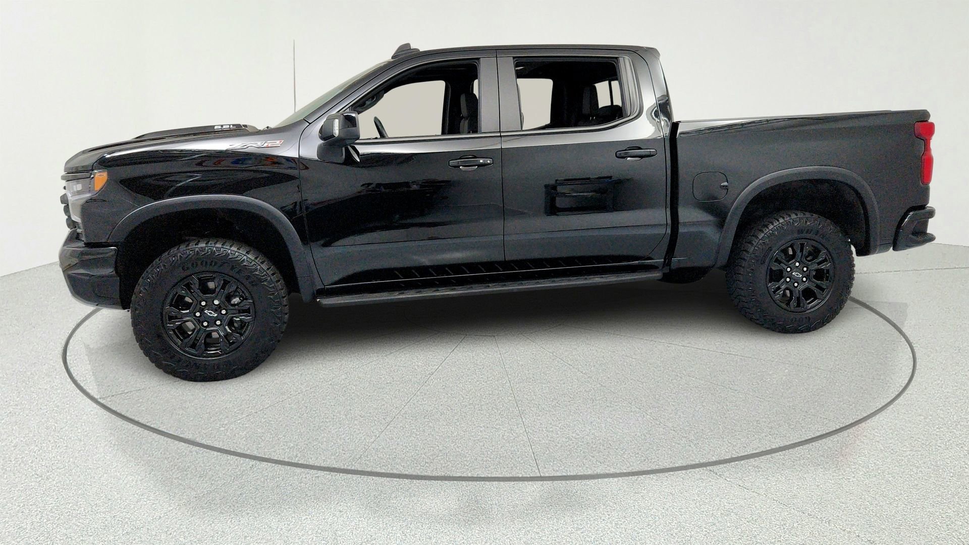 Used 2025 Chevrolet Silverado 1500 ZR2 w/ Technology Package AWD/4WD image 2