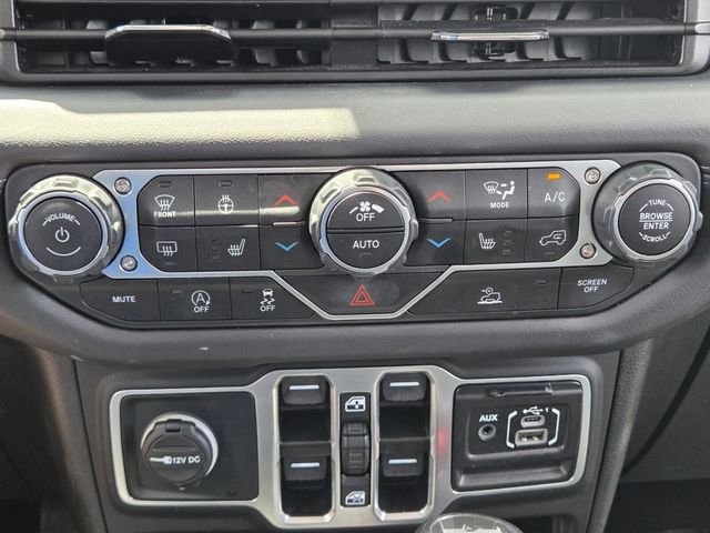 Used 2025 Jeep Wrangler Unlimited Sahara AWD/4WD image 27