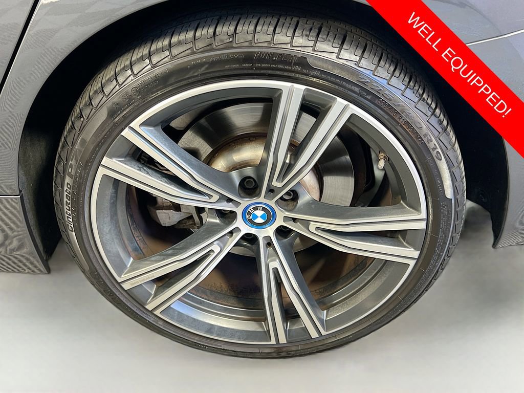 Used 2022 BMW 330e w/ Driving Assistance Package image 32