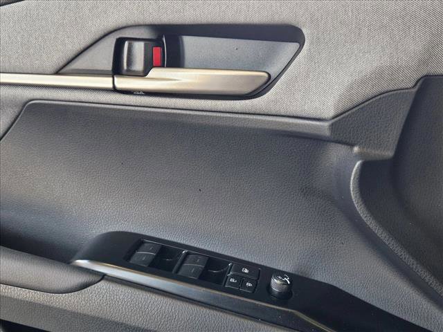 Used 2025 Toyota Camry LE w/ Convenience Package image 6