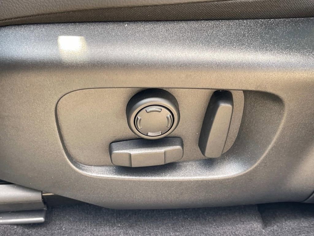 Used 2023 Land Rover Range Rover Evoque R-Dynamic SE image 20