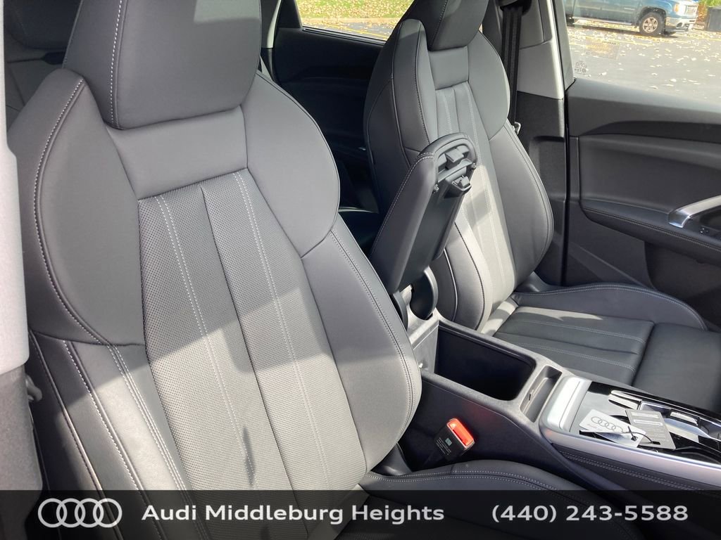 Used 2025 Audi Q5 Premium Plus w/ Premium Plus image 39