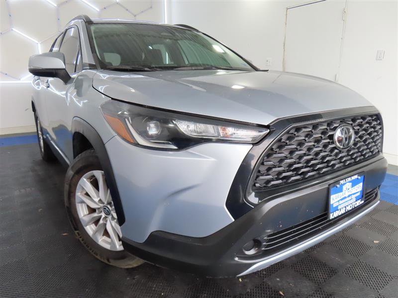 Used 2024 Toyota Corolla Cross LE FWD image 2