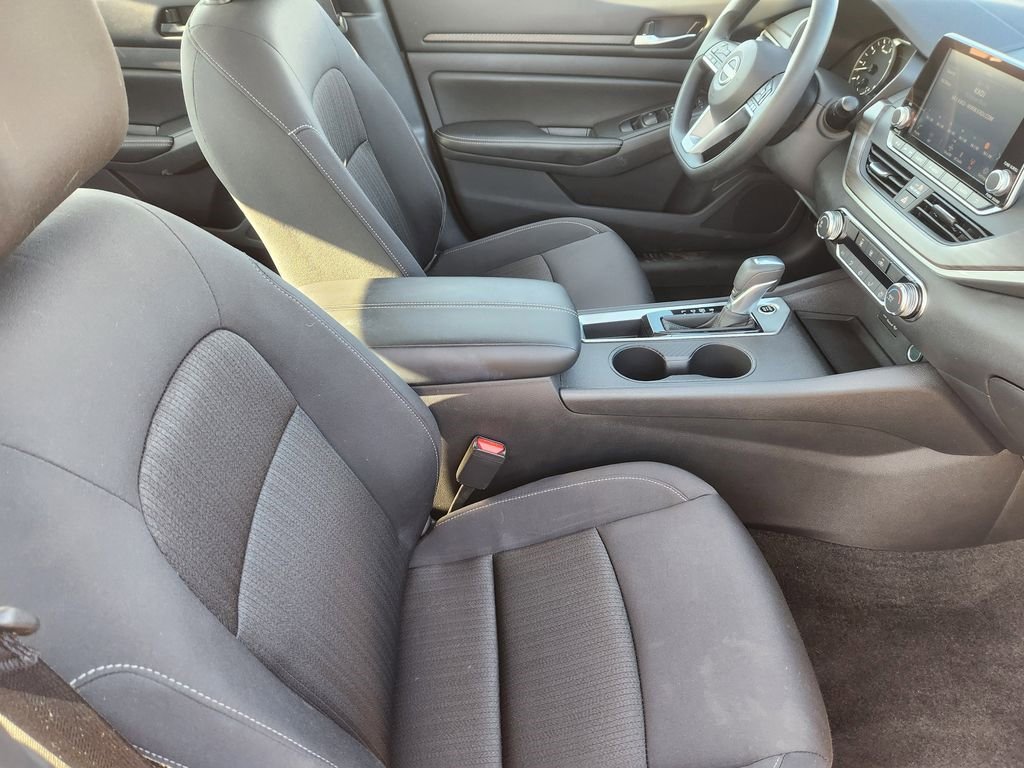 Used 2025 Nissan Altima 2.5 SV image 14