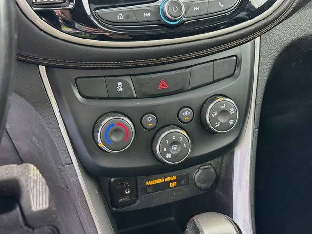 Used 2020 Chevrolet Trax LT w/ Sun & Sound Package FWD image 16