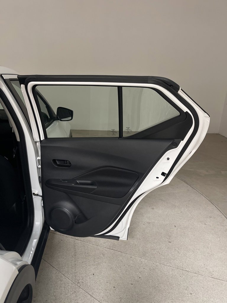 Used 2022 Nissan Kicks S image 17