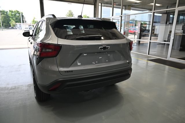 New 2026 Chevrolet Trax LT w/ Sunroof Package FWD image 6