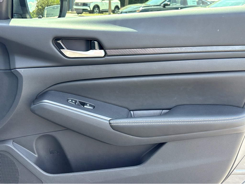 Used 2025 Nissan Altima 2.5 SV w/ SV Special Edition Package image 12