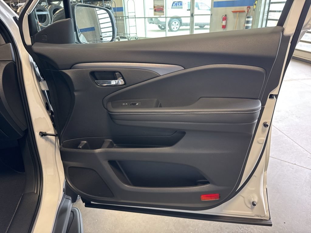 Certified 2025 Honda Ridgeline RTL image 30