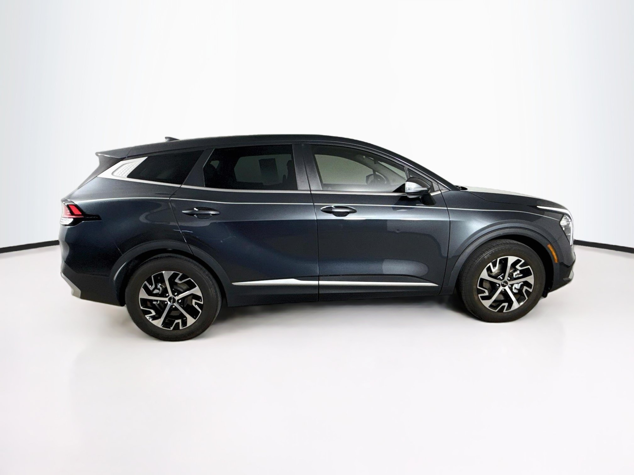 Used 2023 Kia Sportage EX FWD image 2