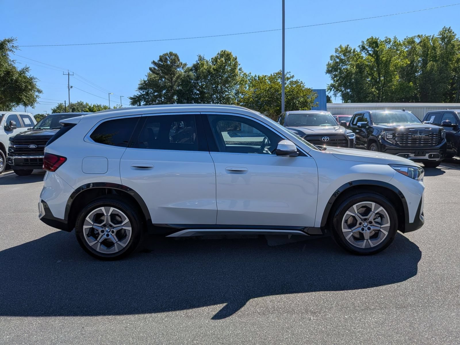Used 2025 BMW X1 xDrive28i w/ Convenience Package AWD/4WD image 2