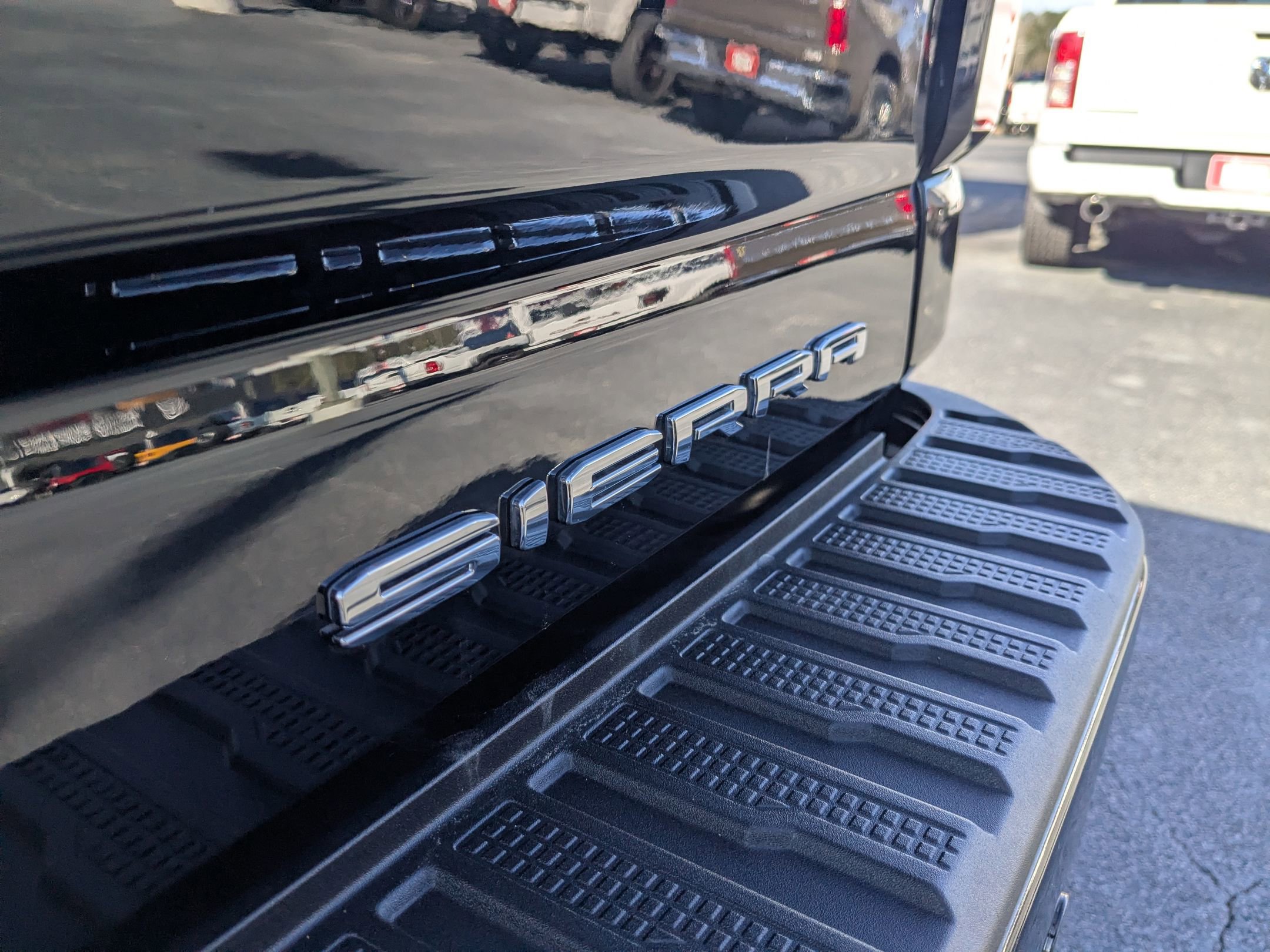 Used 2024 GMC Sierra 2500 Denali w/ Denali Reserve Package image 30