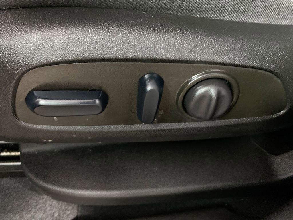 Used 2023 GMC Terrain SLE w/ Driver Convenience Package image 12