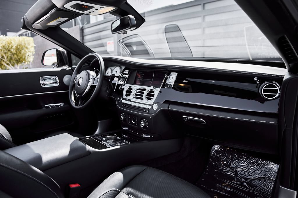 Used 2018 Rolls-Royce Dawn RWD image 37
