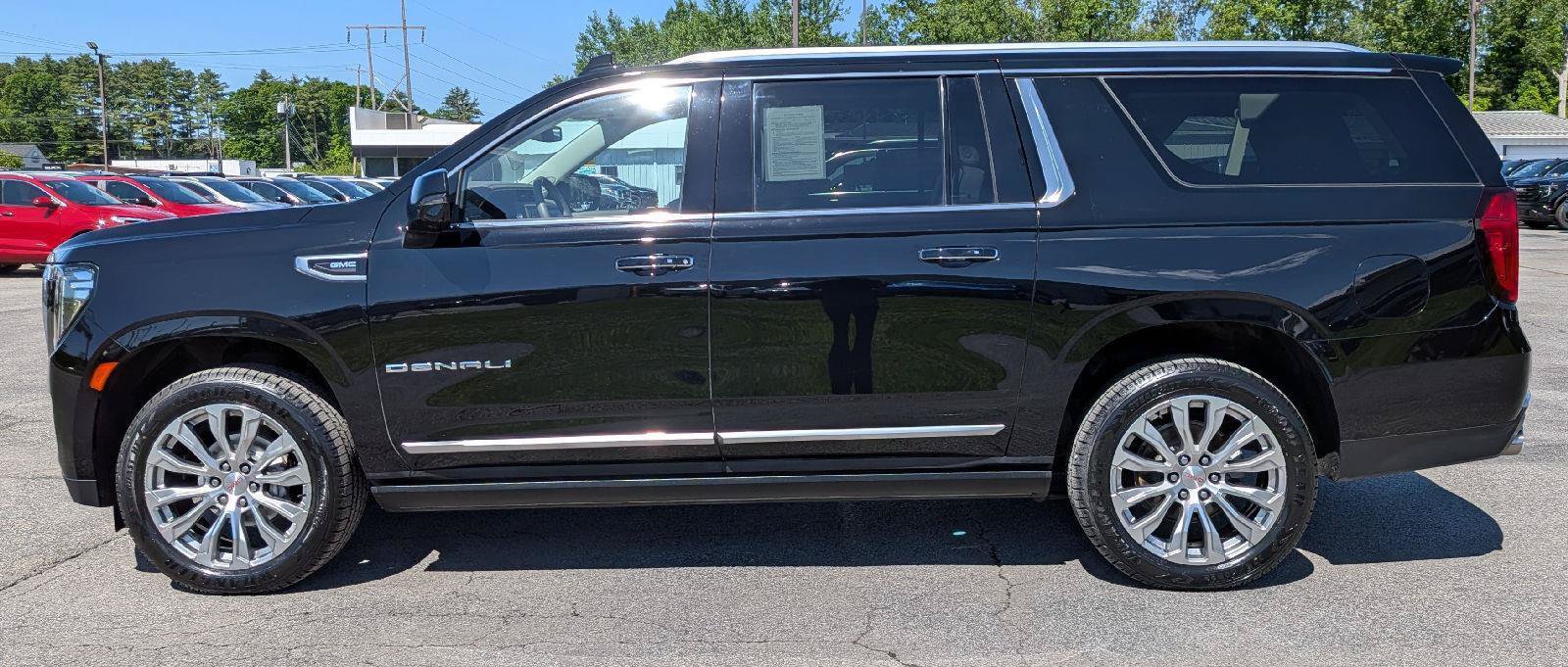 Used 2023 GMC Yukon XL Denali AWD/4WD image 7